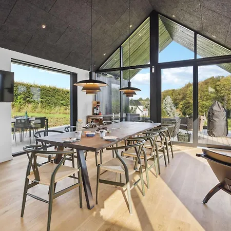 Cozy In With Private Swimming Pool, Be Inside Or Outside